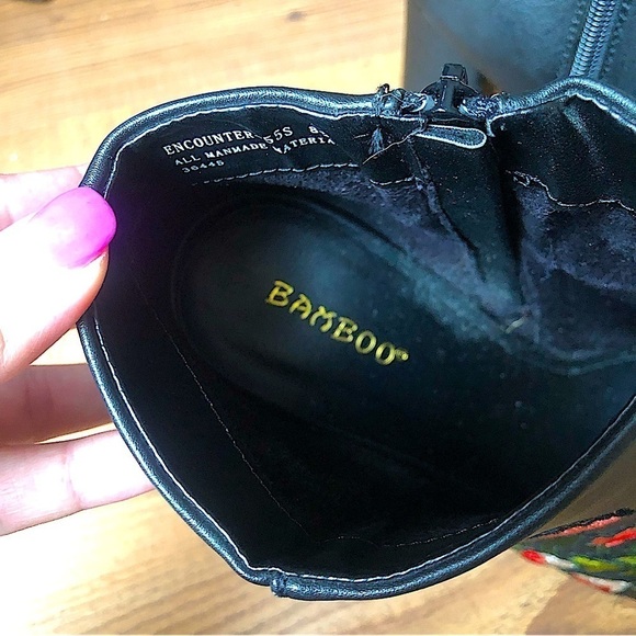 Bamboo NWOTs Black Floral Embroidered Patch Open Toe Wedge Heel Booties Size 8.5 - Picture 9 of 9
